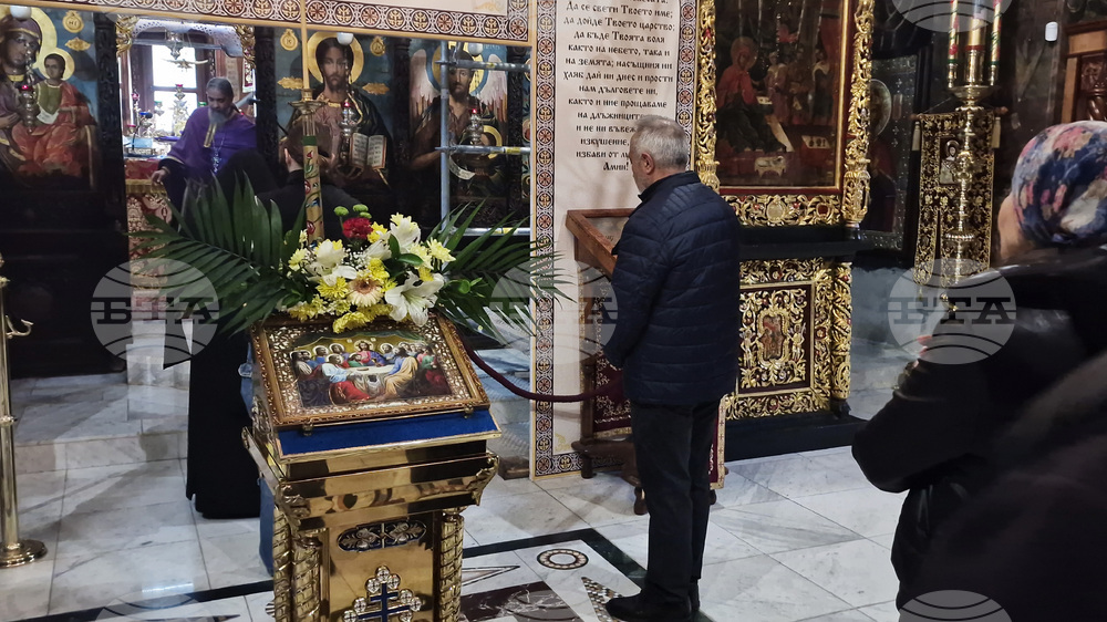 Троянски манастир - Велики четвъртък - литургия