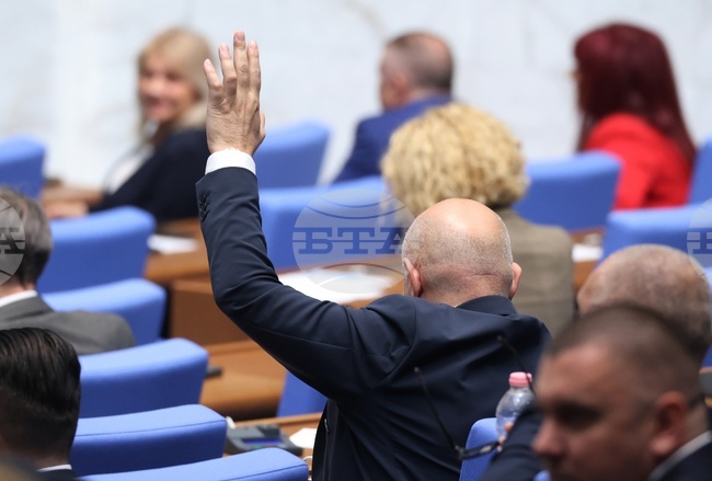 Parliament Passes Three Bills Related to Volunteering on First Reading