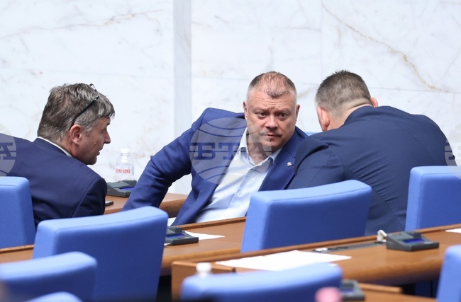 Депутатите излязоха във Великденска ваканция