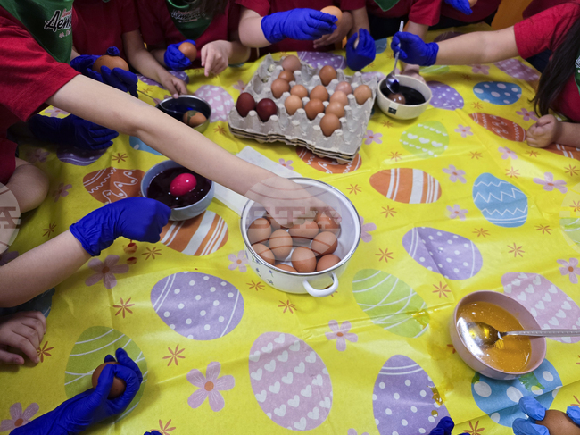 Гоце Делчев - детска градина „Детелина“ - боядисване на яйца