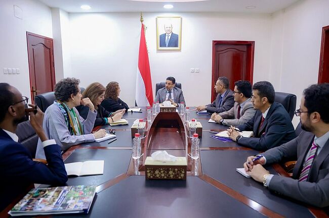 САБА: Йеменският премиер разговаря с постоянния представител на Програмата на ООН за развитие в Йемен 