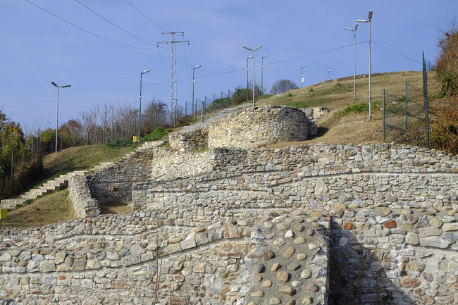 С над 4,7 млн. лв. са обновени исторически и природни обекти у нас, туристи учат тъкане на чипровски килими и изработване на кукерски маски