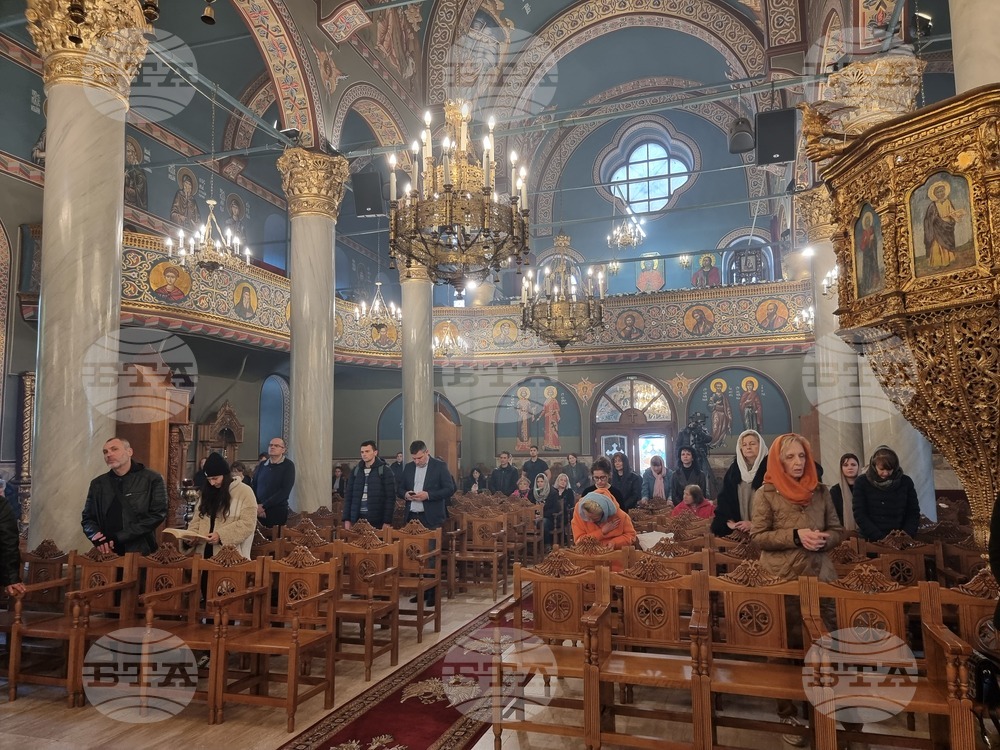 Пловдив - Велики четвъртък - литургия - боядисване на айца
