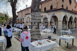 Пловдив - Велики четвъртък - литургия - боядисване на айца