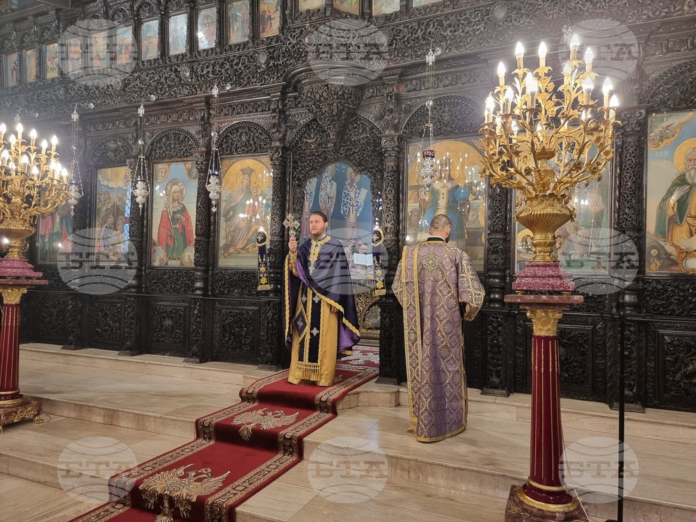 Пловдив - Велики четвъртък - литургия - боядисване на айца