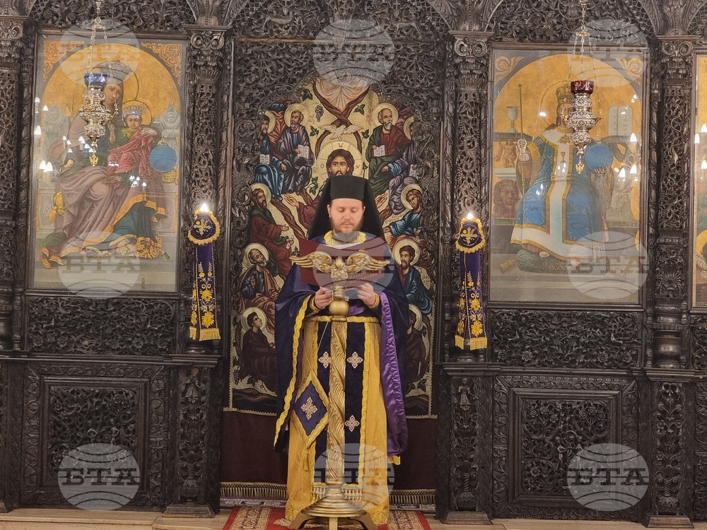 Пловдив - Велики четвъртък - литургия - боядисване на айца