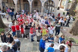 Пловдив - Велики четвъртък - литургия - боядисване на айца