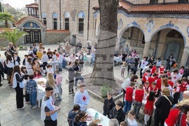 Пловдив - Велики четвъртък - литургия - боядисване на айца