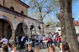 Пловдив - Велики четвъртък - литургия - боядисване на айца