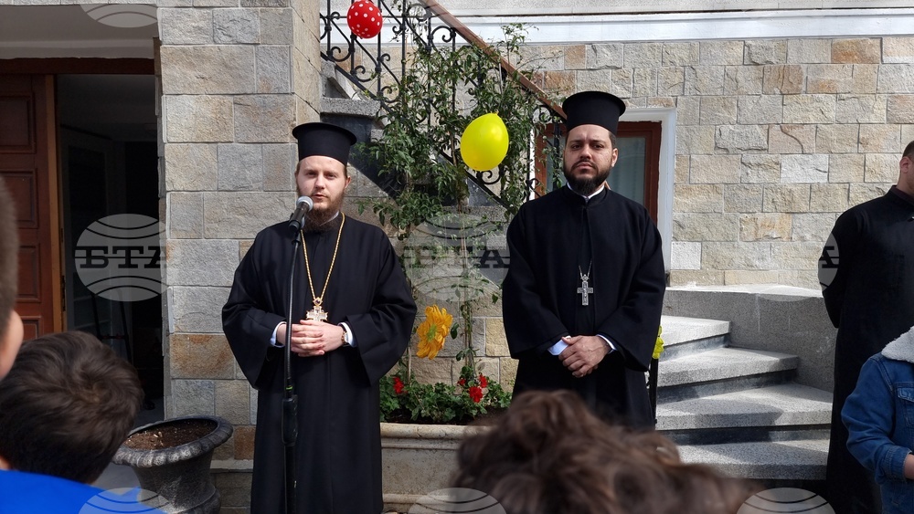 Пловдив - Велики четвъртък - литургия - боядисване на айца