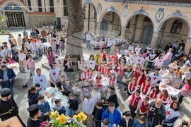 Пловдив - Велики четвъртък - литургия - боядисване на айца