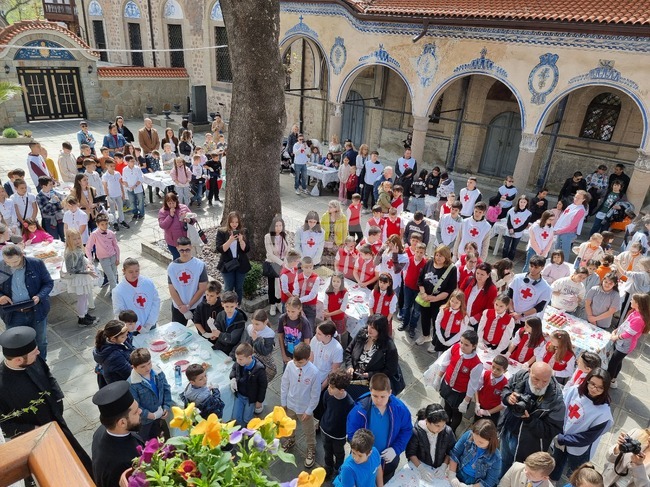 Пловдив - Велики четвъртък - литургия - боядисване на айца