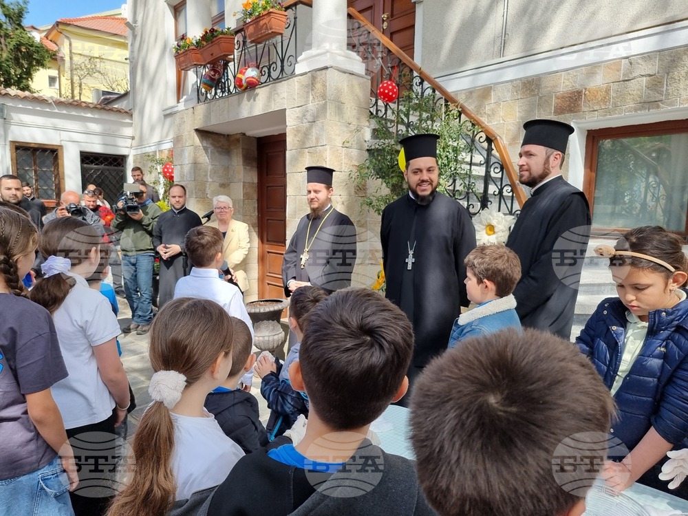 Пловдив - Велики четвъртък - литургия - боядисване на айца