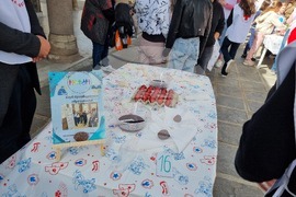 Пловдив - Велики четвъртък - литургия - боядисване на айца