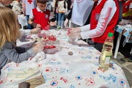 Пловдив - Велики четвъртък - литургия - боядисване на айца