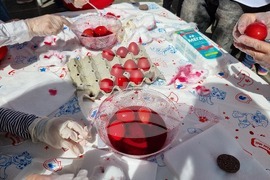 Пловдив - Велики четвъртък - литургия - боядисване на айца