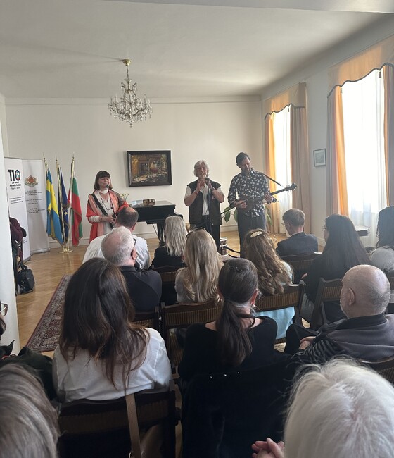 Книгата „Размисли върху българската женска носия“ и албумът „Картини от Равногор“ бяха представени в Българското посолство в Стокхолм