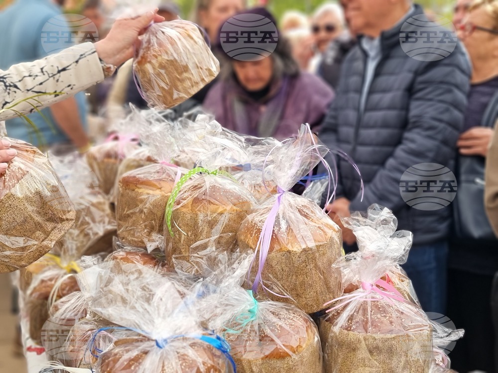 Над 1000 великденски козунаци раздадоха на нуждаещи се кметът на Ямбол с екипа си и общински съветници