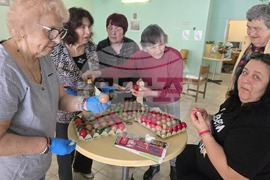 Ловеч - БЧК - великденски яйца - дарение