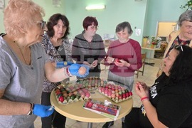 Ловеч - БЧК - великденски яйца - дарение