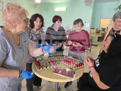 Ловеч - БЧК - великденски яйца - дарение