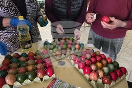 Ловеч - БЧК - великденски яйца - дарение