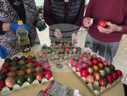 Ловеч - БЧК - великденски яйца - дарение