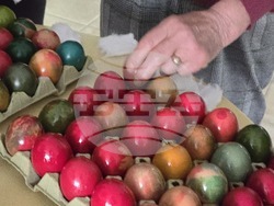 Ловеч - БЧК - великденски яйца - дарение