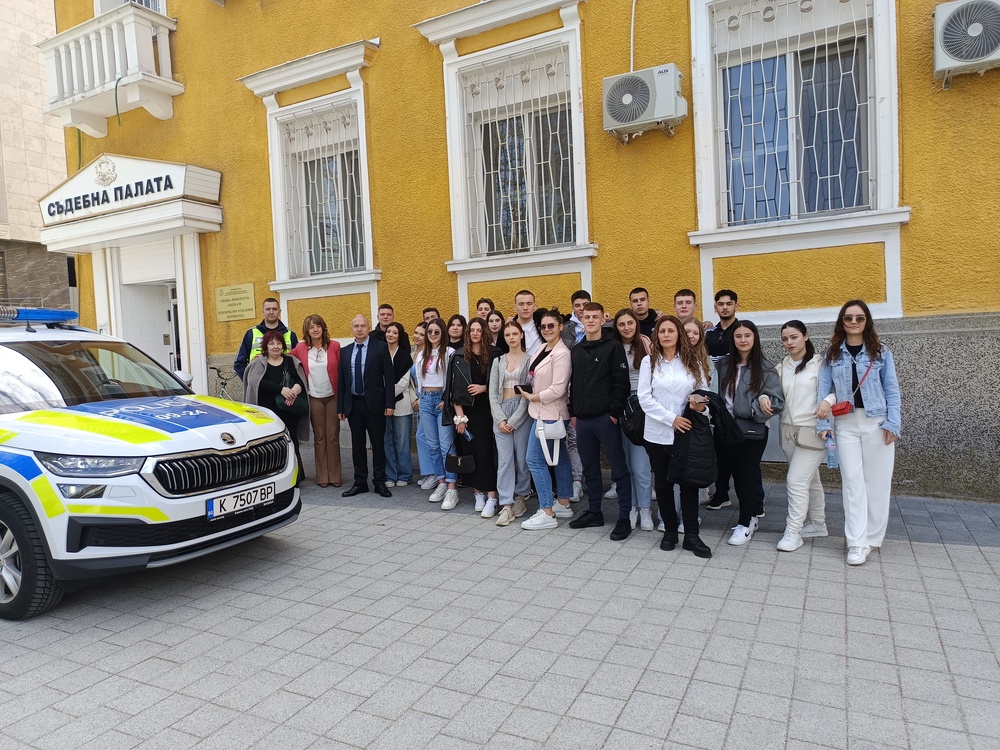 Ученици от 11 клас гостуваха в Районна прокуратура – Кърджали – Териториално отделение – Момчилград в Деня на отворените врати