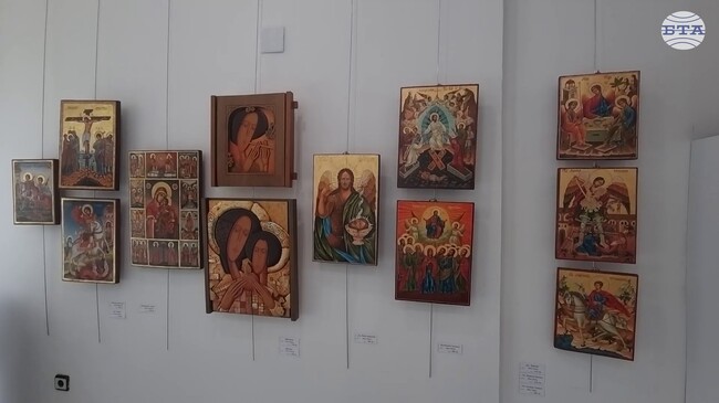 Изложба „Възкресение“ представя в ямболската галерия „Стойчев“ над 90 творби на 40 автори