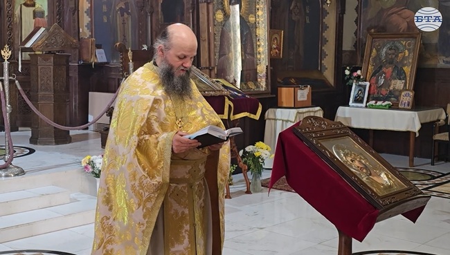 Света Василиева литургия и Велик маслосвет отслужи архимандрит Йоаким в митрополитския храм „Св. Николай“ във Видин