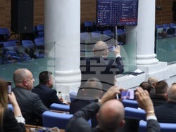 Парламент - заседание - вот на недоверие