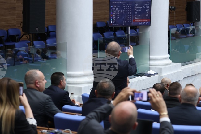 И вторият вот на недоверие към кабинета “Желязков“ беше неуспешен