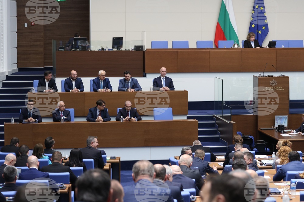 Former PM Zhelyazkov, 11 Ex-Ministers Return to Parliament as MPs