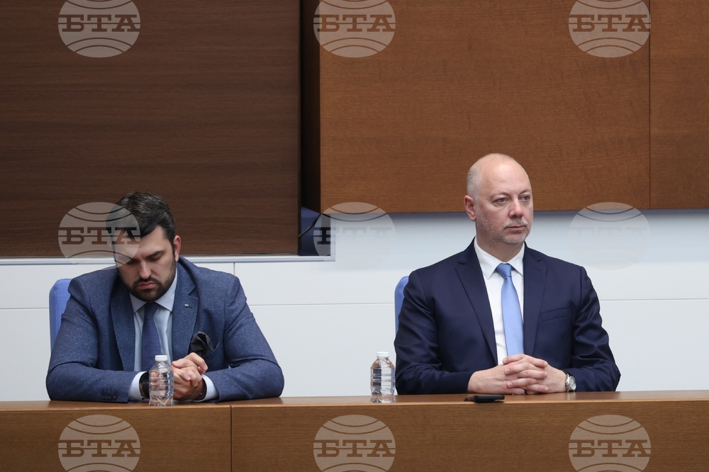 Парламент - заседание - вот на недоверие