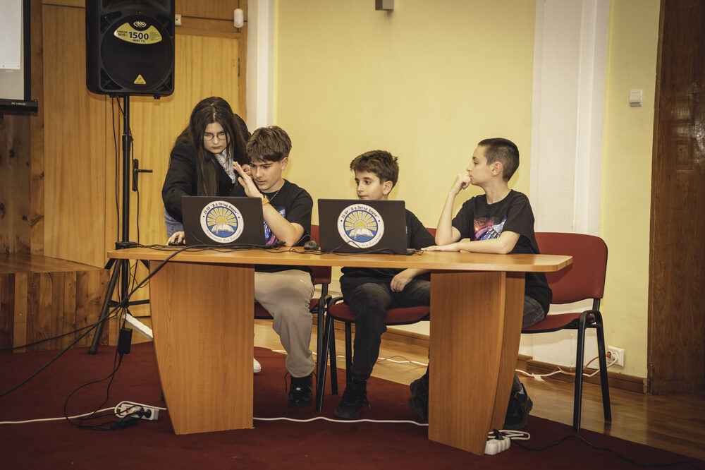 Петокласници и шестокласници от столичното 25-о Основно училище "Д-р Петър Берон" създават код за изкуствен интелект
