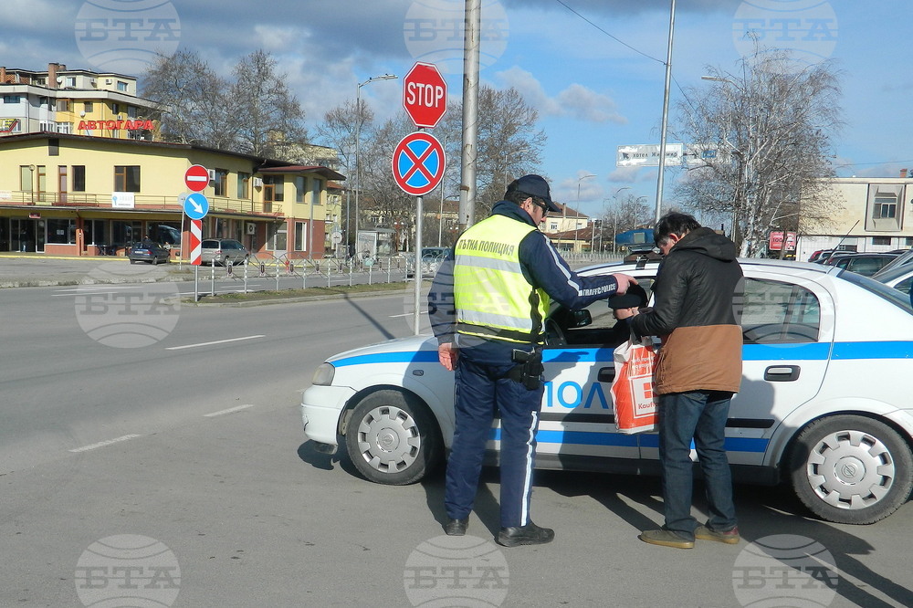 В изминалите празнични дни в Монтанско са засечени 909 случая на шофиране с превишена скорост и 474 други нарушения по пътищата