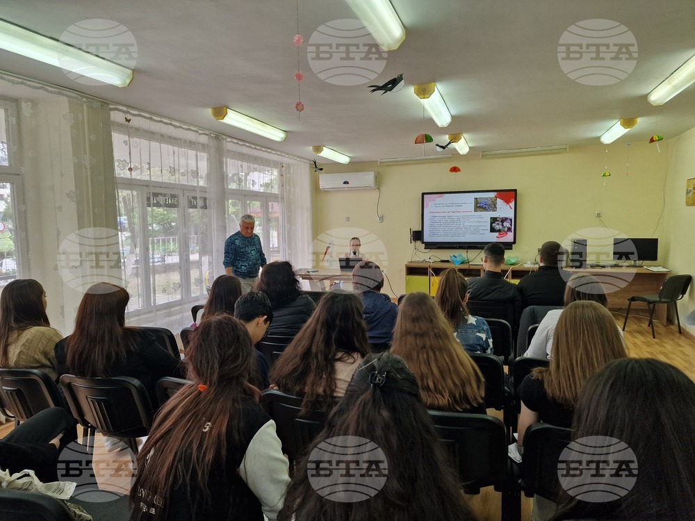 Ученици от Разград и областта представиха знанията си за Червената книга на България на екологичен форум