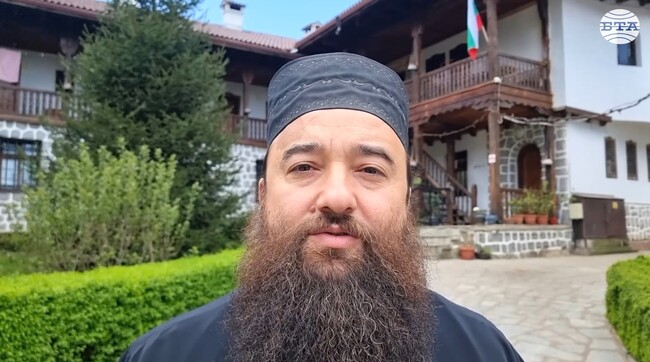 Нека духовната светлина да изпълни всяко човешко сърце с радост, пожела протосингелът на Видинската митрополия архимандрит Антим