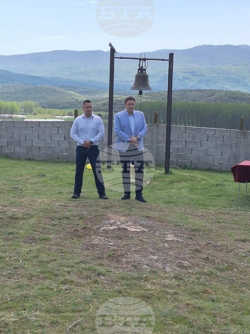 Осветиха нова камбана на храм "Свети Атанасий" в петричкото село Генерал Тодоров 