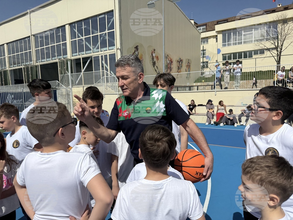 Фондация Българска Памет: Легенди на Левски и ЦСКА уважиха спортния празник на столично училище