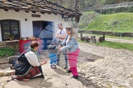 Етъра - Велики четвъртък - Етрополски плескани яйца - изложба