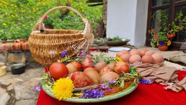 Етъра - Велики четвъртък - Етрополски плескани яйца - изложба