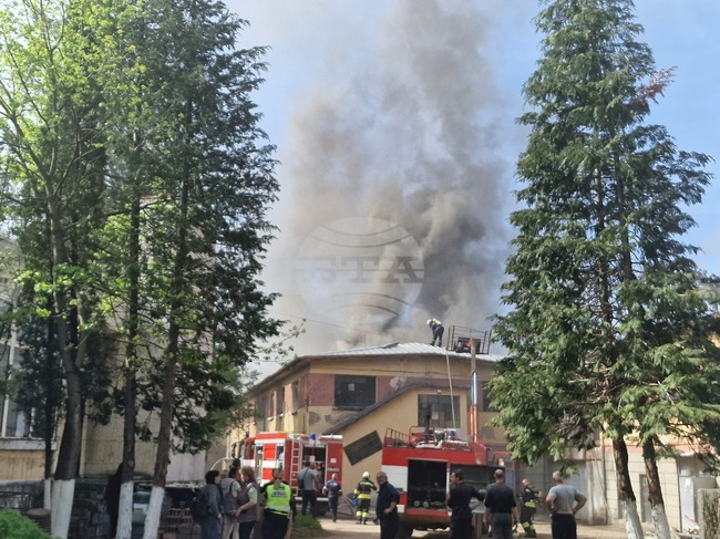 Троян - пожар - покрив - бивша фабрика "Болшевик"