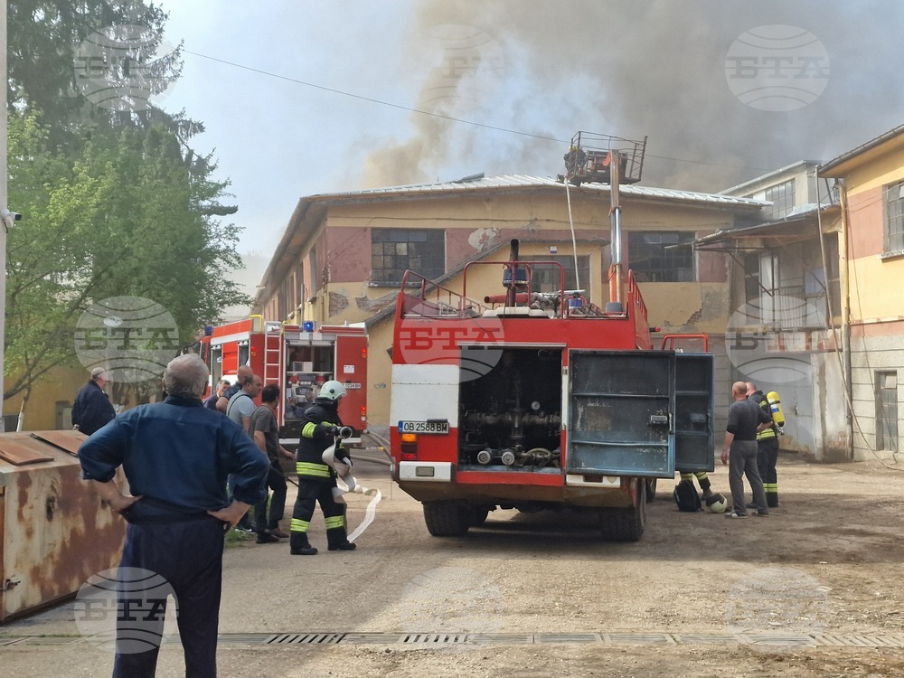 Троян - пожар - покрив - бивша фабрика "Болшевик"