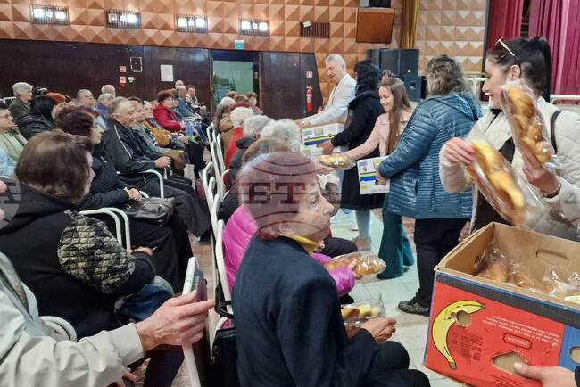 Козунаци за Великден получиха възрастни и хора с увреждания в Монтана 