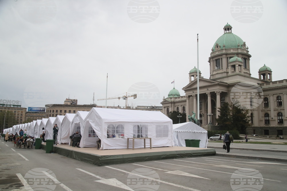 Serbian Opposition MPs Remove Part of Pro-Vucic Camp Outside Parliament Amid Ongoing Protests