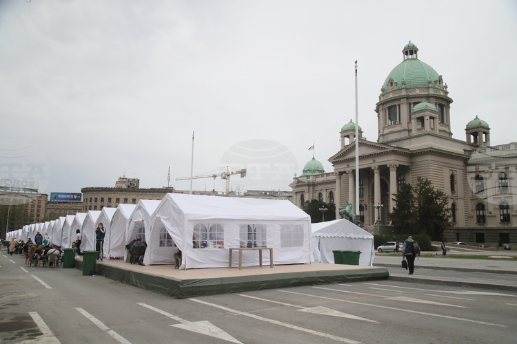Serbian Opposition MPs Remove Part of Pro-Vucic Camp Outside Parliament Amid Ongoing Protests