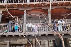 Троянски манастир - великденска работилница - деца - боядисване на яйца