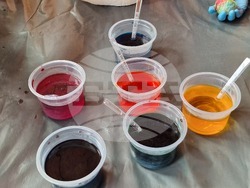 Троянски манастир - великденска работилница - деца - боядисване на яйца